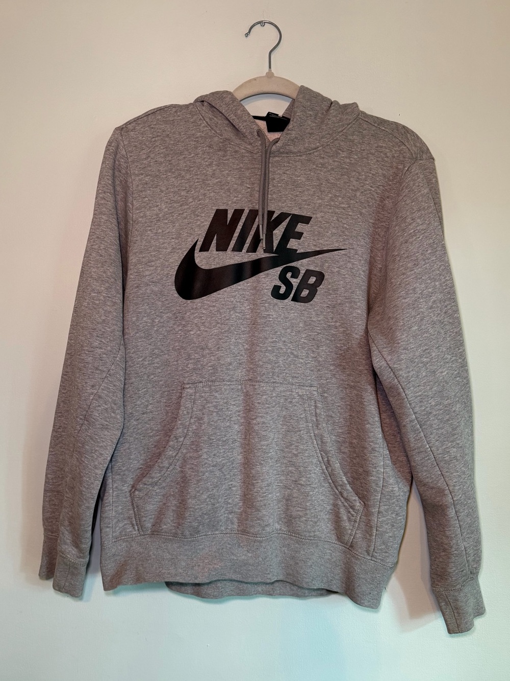 Nike SB Men's Gray Pullover Hoodie Sweatshirt